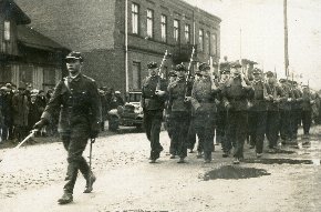 Przemarsz uczniów Liceum Salezjańskiego